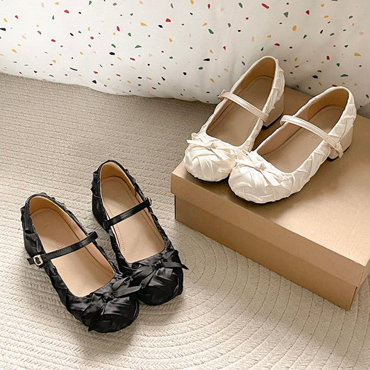 French retro women's Mary Jane shoe with thick heel, shallow mouth, and soft sole for summer outfits