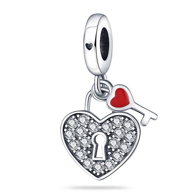 Retro heart lock key pendant accessory in vintage style chain design