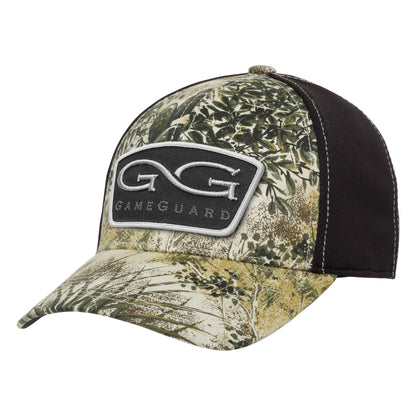 GameGuard fitted cap in black with embroidered patch, casual baseball cap with curved brim and adjustable strap.