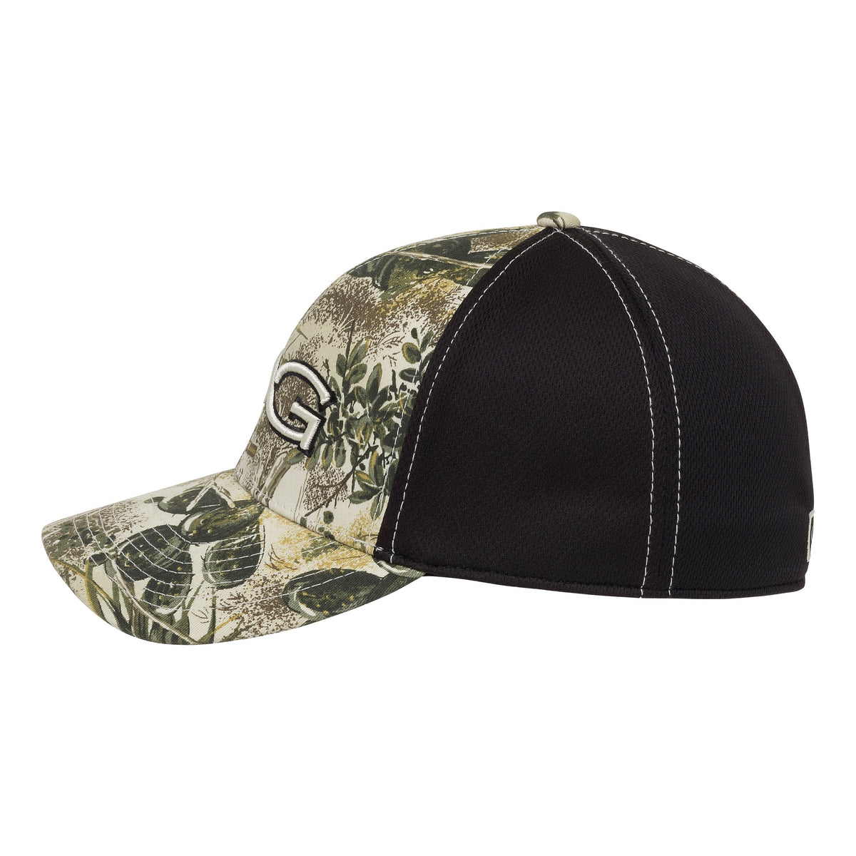 GameGuard fitted cap in caviar color, featuring the brand logo and a structured baseball cap design with a curved brim.