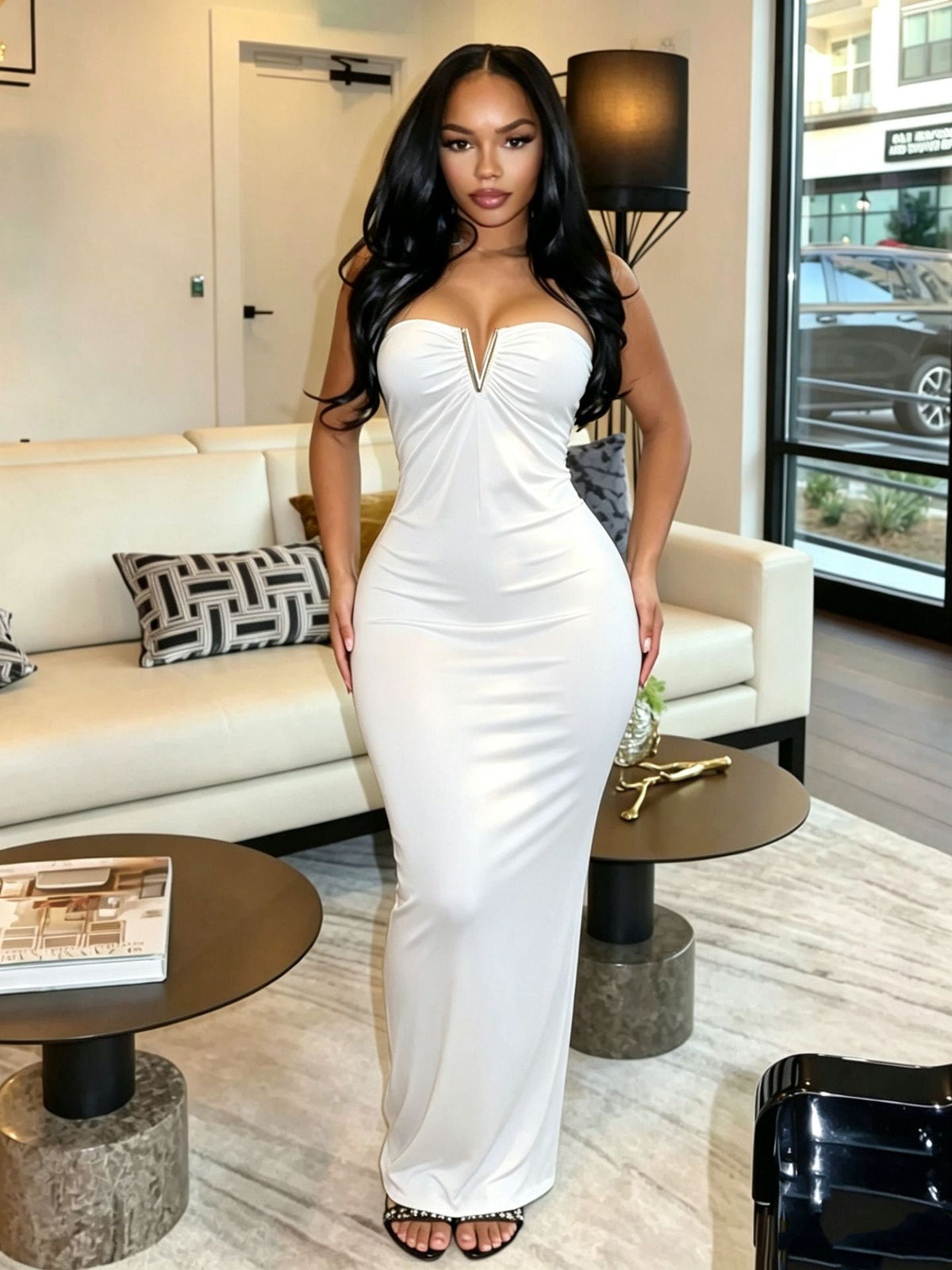 Strapless V-clasp embellished dress with sparkling details and a fitted silhouette