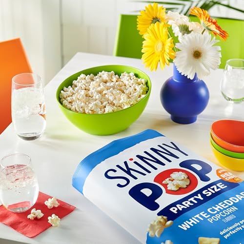 BACKUPMYFILESNOW® SkinnyPop White Cheddar gluten-free popcorn in an 8 oz bag, whole grain snack with cheesy flavor and crunchy texture.