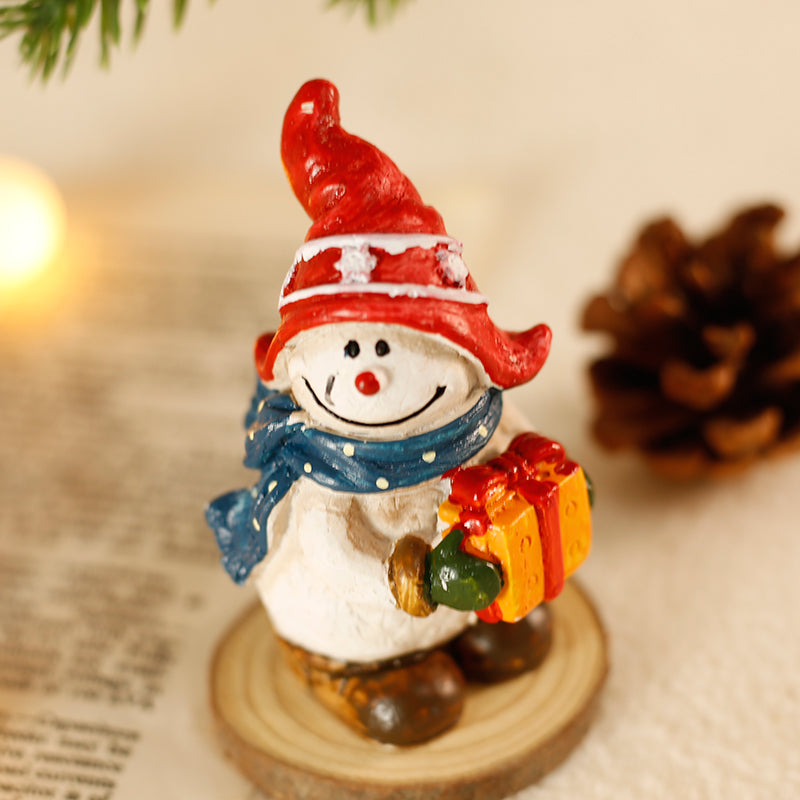 Desktop Christmas decorations and mini decorations arranged for display