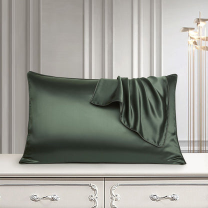 Natural silk pillowcase in smooth pure silk fabric for soft, comfortable sleep