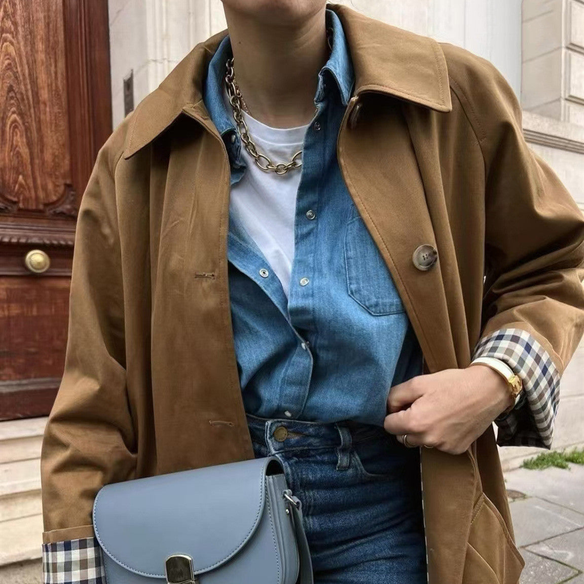 Women's khaki polo shirt trench coat, single-breasted design with classic collar and long sleeves