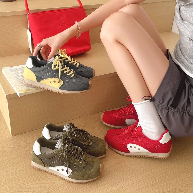 Women's German trainer lace-up platform sneakers in a casual summer style, white and beige colorway