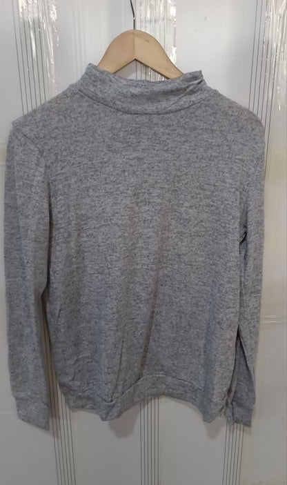 Women's long sleeve pullover sweater, solid color knitted top for fall and winter fashion