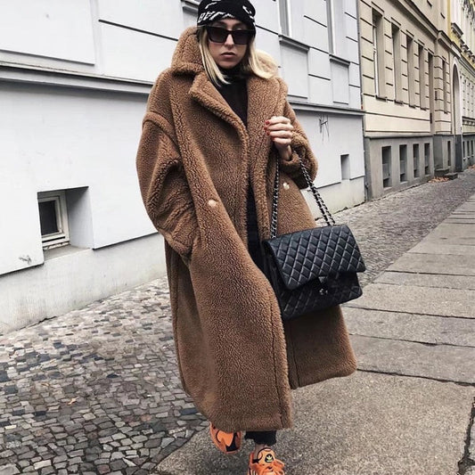 Women's lamb wool fur profile long fur coat in a full-length silhouette
