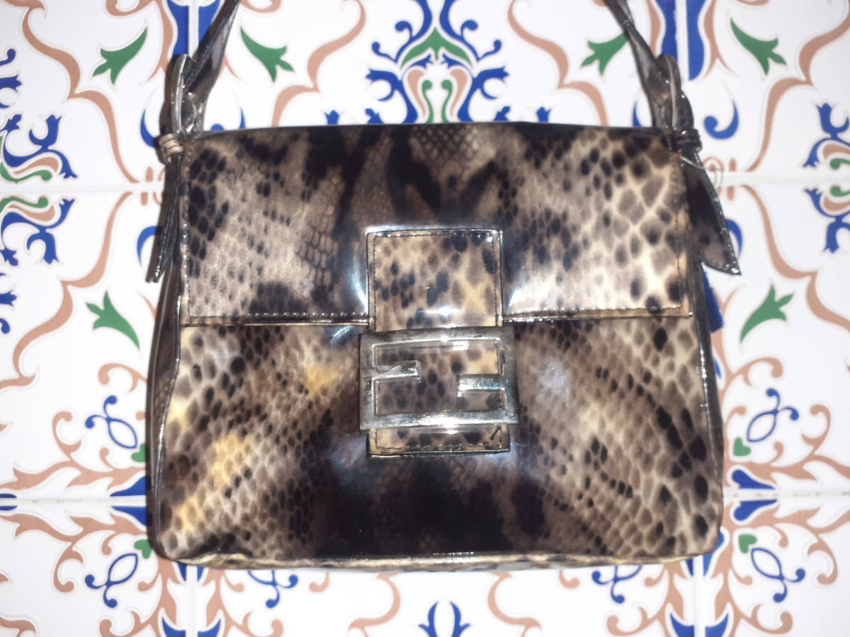 Handmade women's handbag with handles, featuring a stylish design and natural materials. Perfect for everyday use.