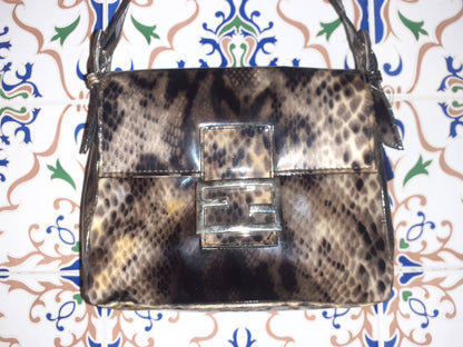 Handmade women's handbag with handles, featuring a stylish design and natural materials. Perfect for everyday use.