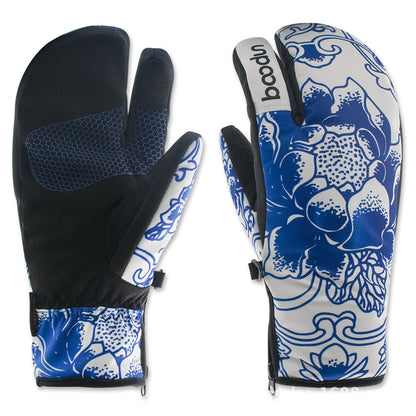 Ski gloves outdoor three-finger warm gloves in a practical winter design