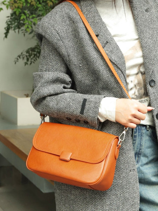 Women's real leather crossbody shoulder bag in top-layer cowhide, college-style Cambridge mailman design