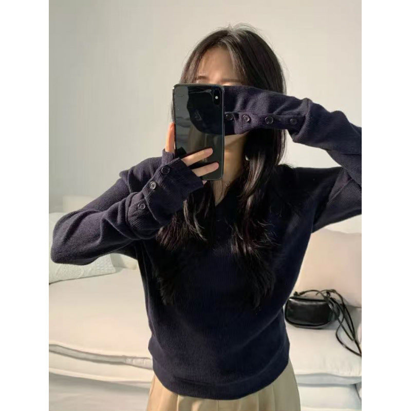 Korean-style elegant versatile top with slit cuffs in a refined design