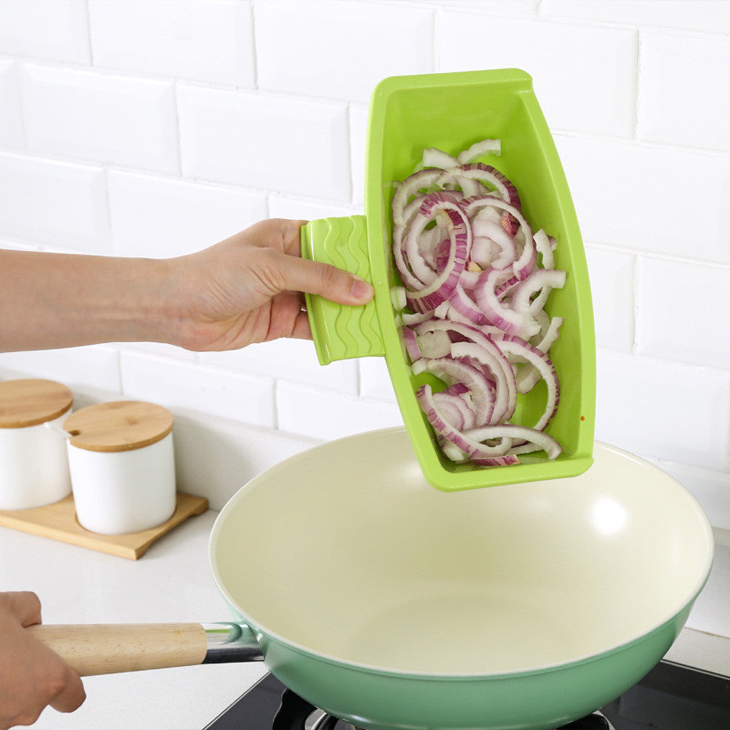 Kitchen drain cutting board with built-in drainage area for food preparation