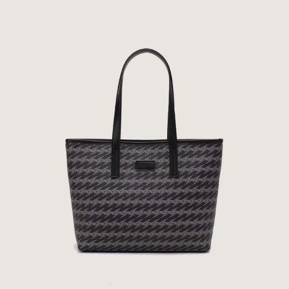 Large-capacity all-match commute shoulder handbag in a practical everyday design