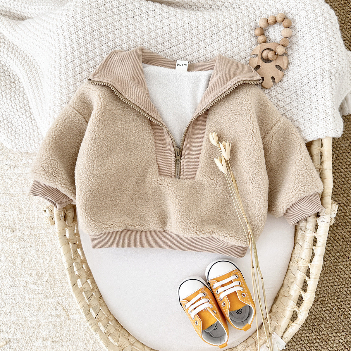 Baby winter clothing thickened fleece-lined cashmere top in soft neutral fabric