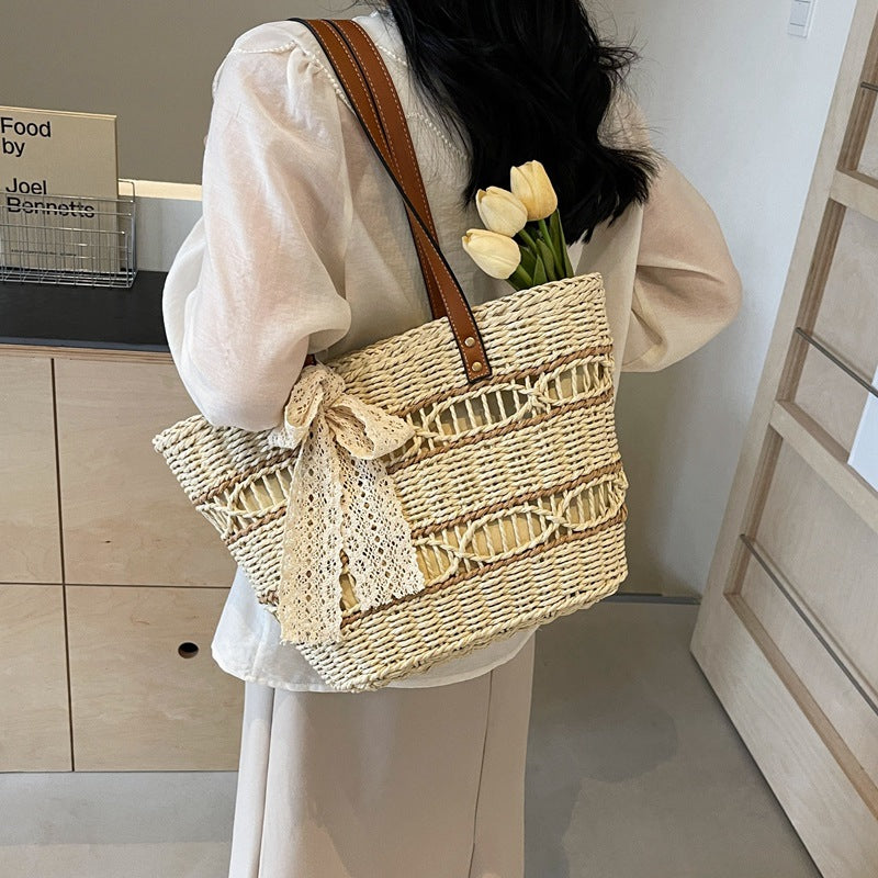 Women's large-capacity stylish woven tote bag for vacation, spacious design with durable woven texture