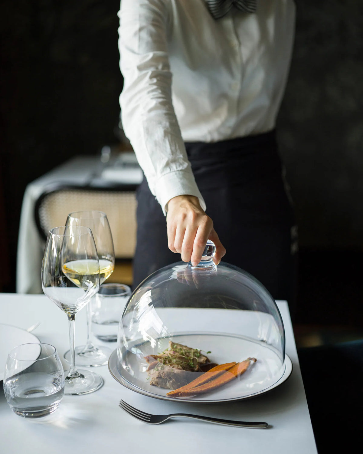 Revol Inspired by Revol cloche in 26cm clear polycarbonate with a smooth, rounded design and transparent finish.