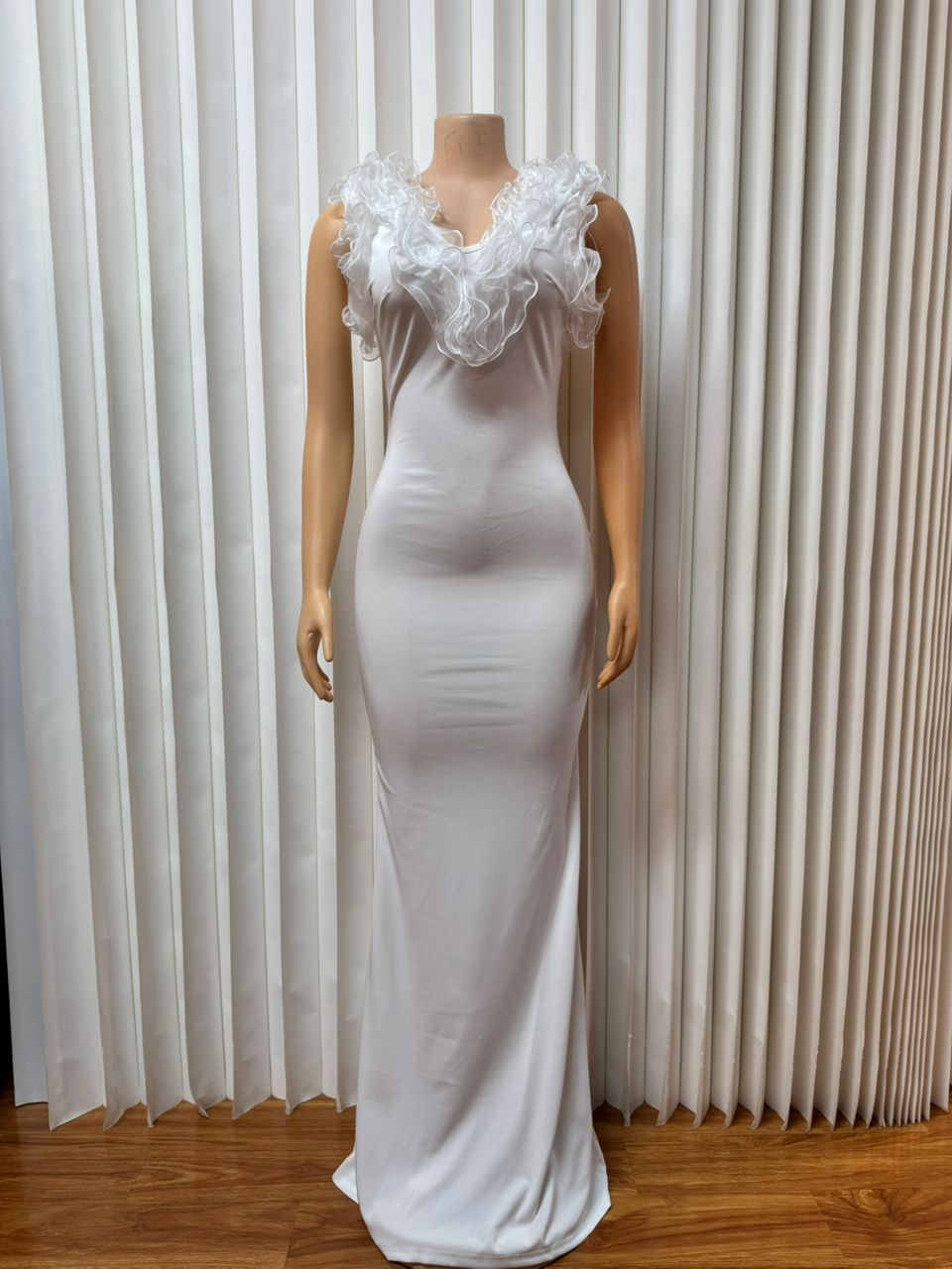 Women's deep V-neck backless long dress in an elegant floor-length silhouette