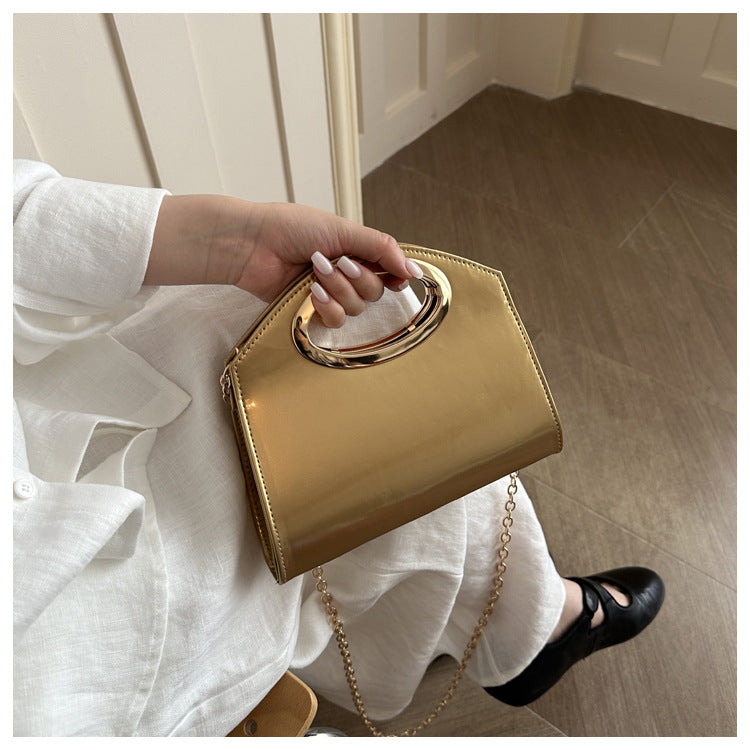 Fashionable single-shoulder handbag in banquet style, shown from the front