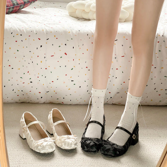 French retro thick heel shallow mouth Mary Jane women's shoe with soft sole, shown in summer style