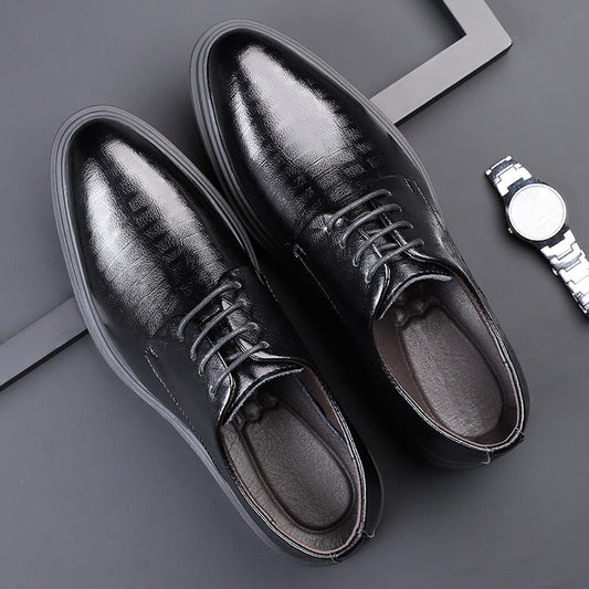 Men's pointed-toe business leather shoes in a classic formal design