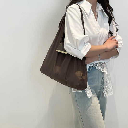 Large-capacity eco-friendly storage tote shopping bag in a simple reusable design