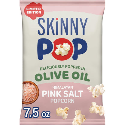 BACKUPMYFILESNOW® SkinnyPop White Cheddar gluten-free popcorn in an 8 oz bag, showing crispy, white cheddar-coated popcorn pieces.