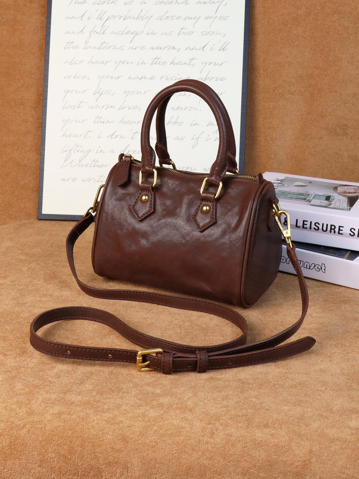 Boston-style vintage handbag with sophisticated niche design in a structured silhouette