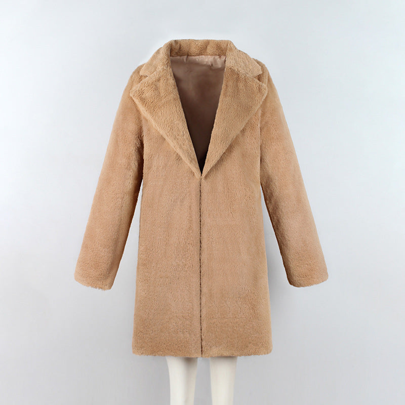 Women’s faux fur streetwear coat in a plush texture and stylish silhouette