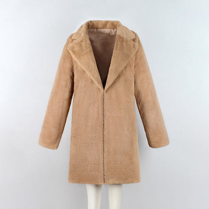 Women’s faux fur streetwear coat in a plush texture and stylish silhouette