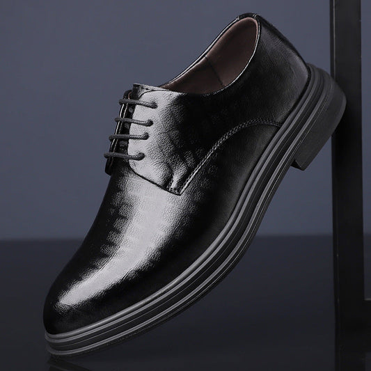 Men's pointed-toe business leather shoes in a classic formal design