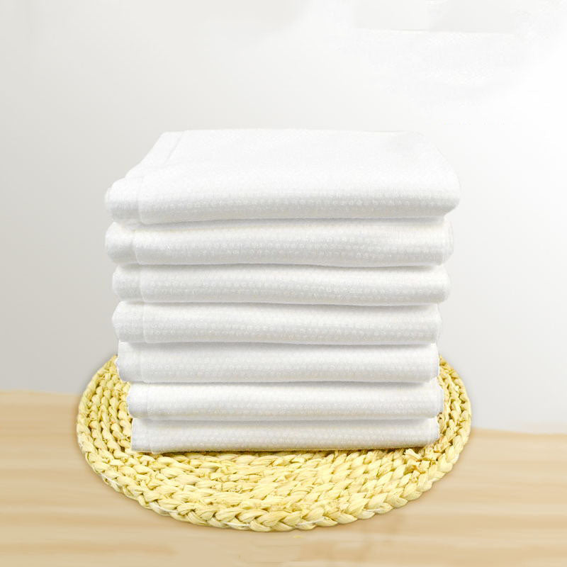 Disposable bath towels, soft white single-use towels for travel and personal care