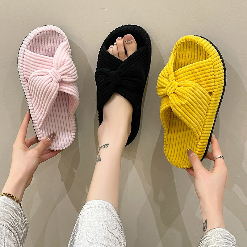 Women’s cross-strap flat slide sandals in a simple, comfortable design
