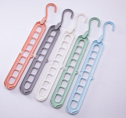 9-hole clothes hanger organizer, space-saving hanger in white plastic with multiple slots for vertical storage