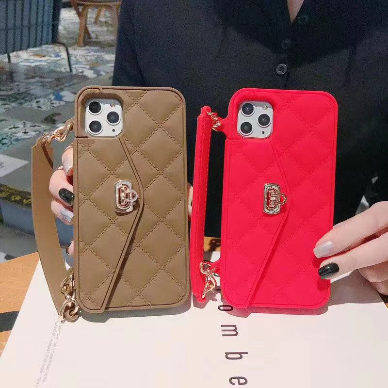 Luxury women's mobile phone case with inclined chain lanyard in a stylish protective design