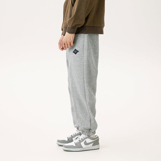 Men's retro fashion sports casual sweatpants in a relaxed fit, featuring an elastic waistband and ankle cuffs