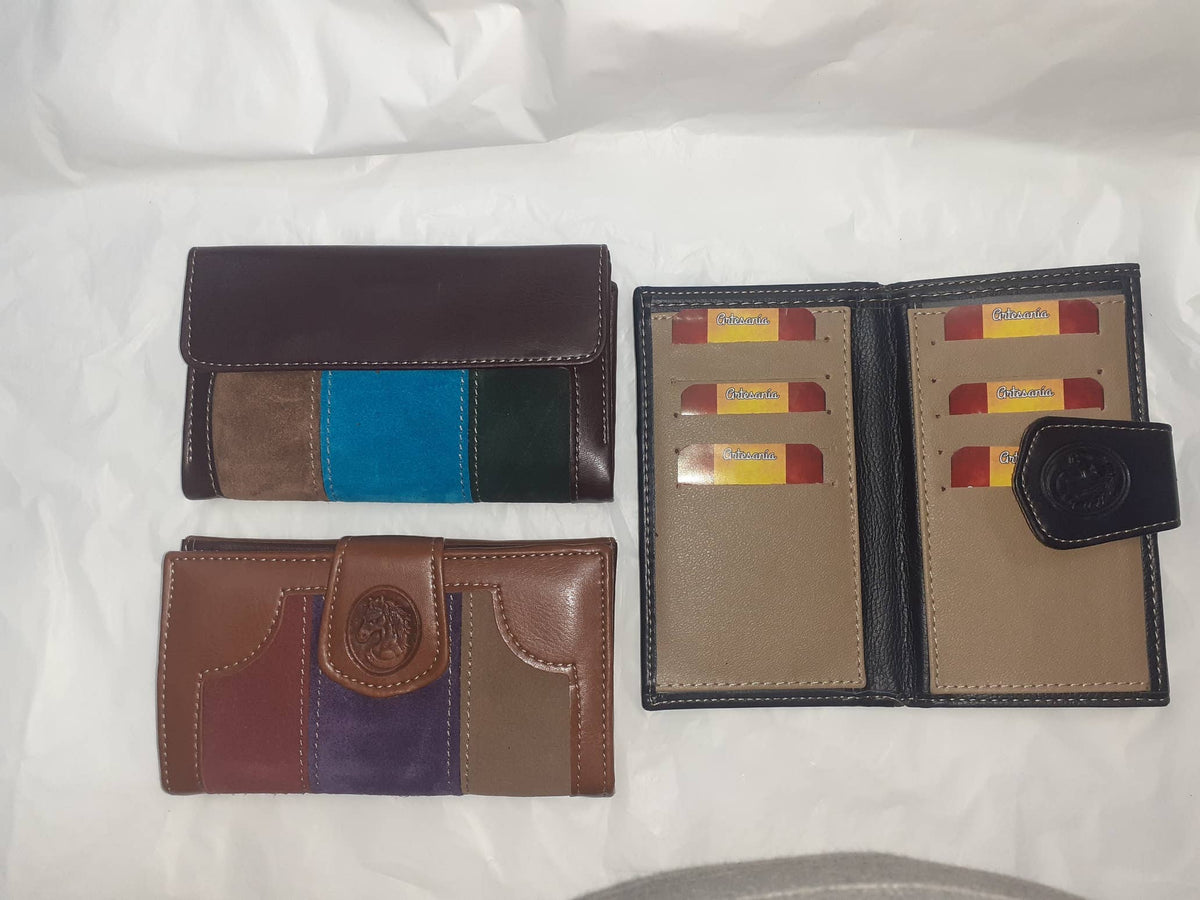 Handmade women's wallet with multiple card slots and a sleek design, crafted by Hecho a mano.