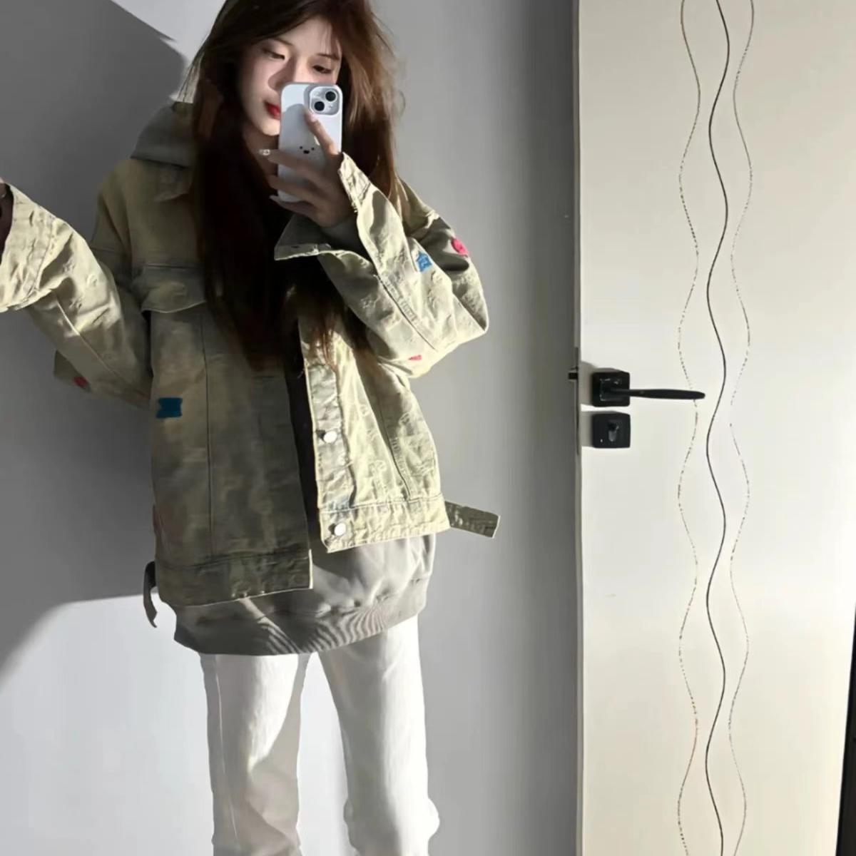 American-style vintage jacket top with an edgy, handsome design