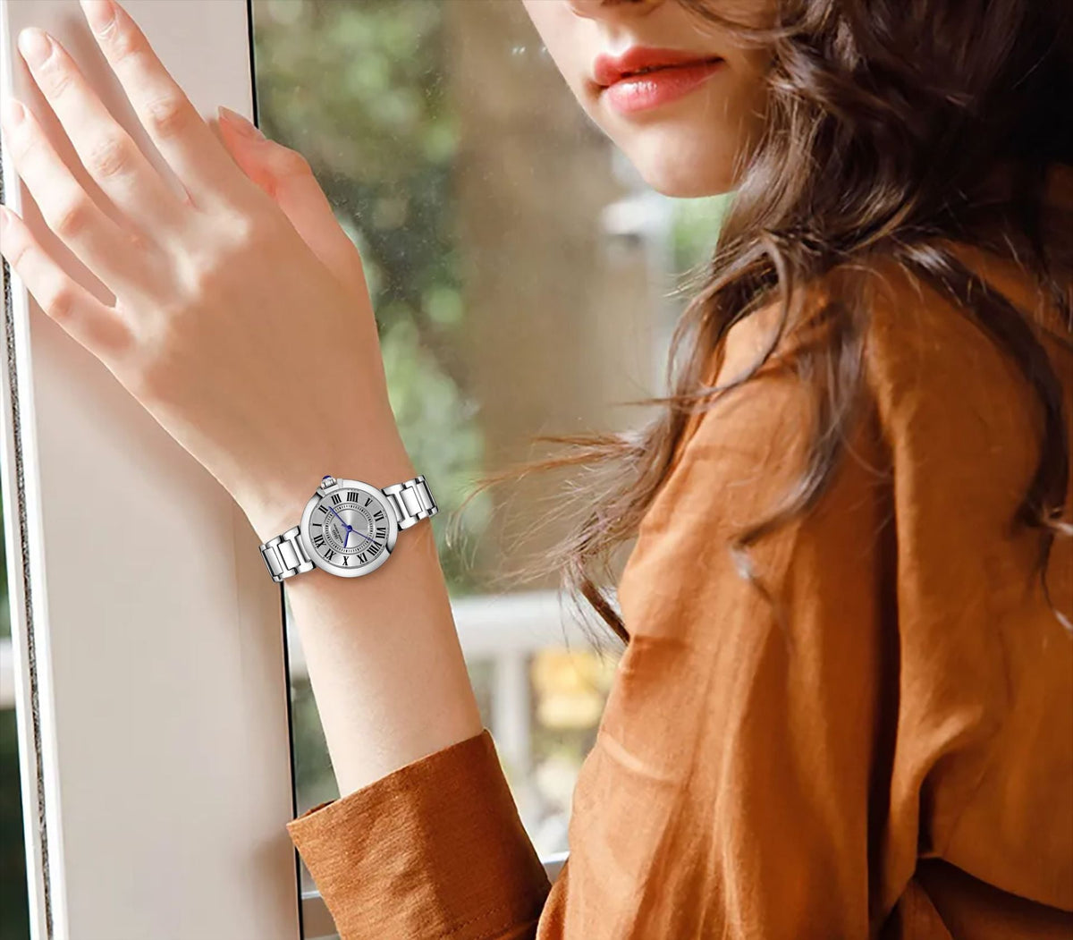 Women's Roman numeral steel band wristwatch with classic round dial and metal bracelet