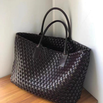 Large-capacity fashionable shoulder handbag tote bag for women, spacious structured design