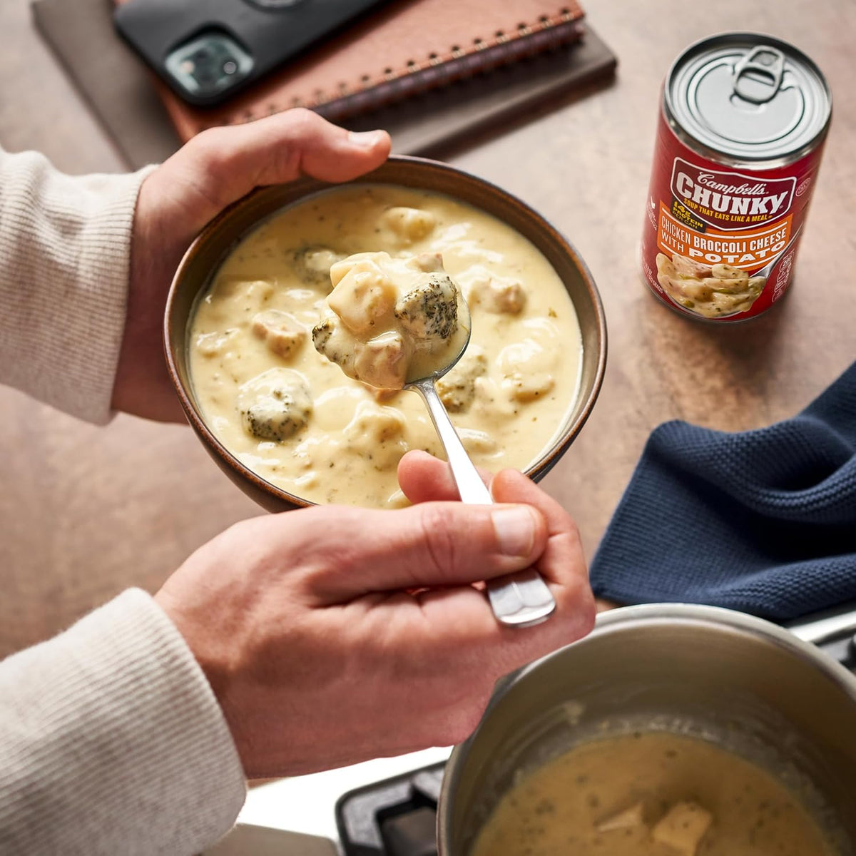 Campbell’s Chunky Chicken Broccoli Cheese Soup in an 18.8 oz can, featuring creamy chicken, broccoli, and cheese chunks.
