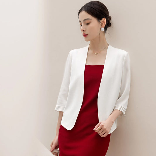 Women's five-quarter-sleeve versatile short blazer in a tailored design mbilu