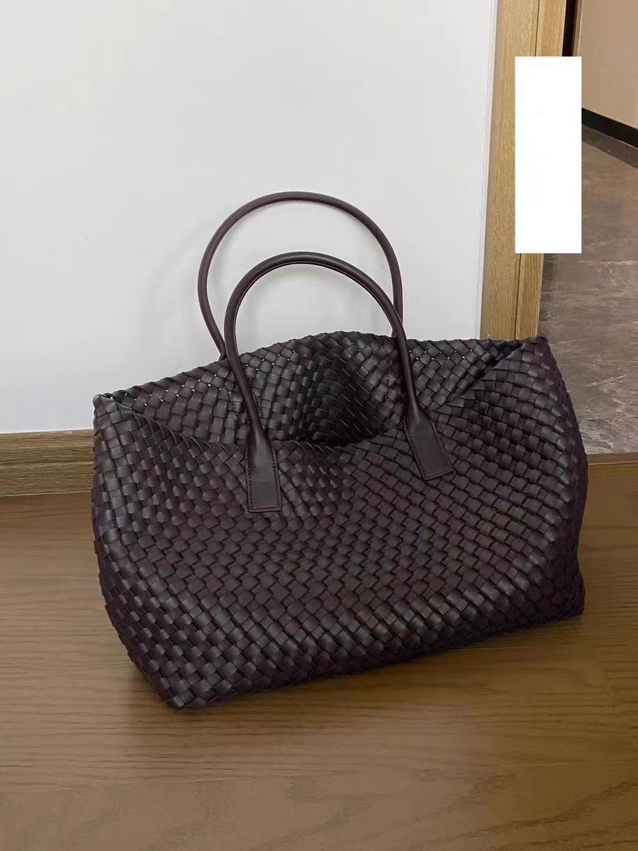 Fashionable large-capacity shoulder tote handbag for women by My Store