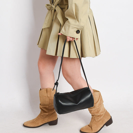 Vintage women's shoulder and crossbody bag with fashionable high-end design.