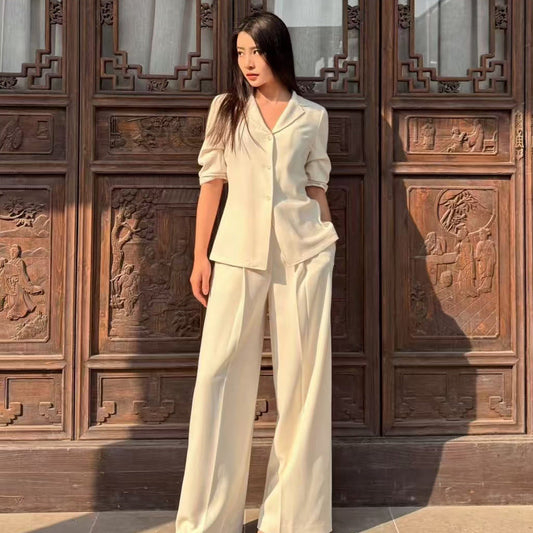 Women's fashionable versatile waist-cinching blazer in a tailored silhouette