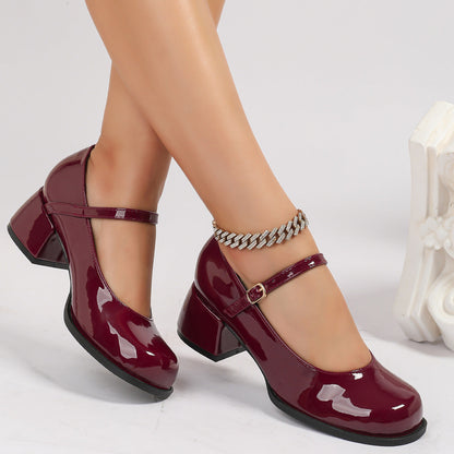 Chunky-heeled elegant round-toe preppy-style leather shoes in a classic design