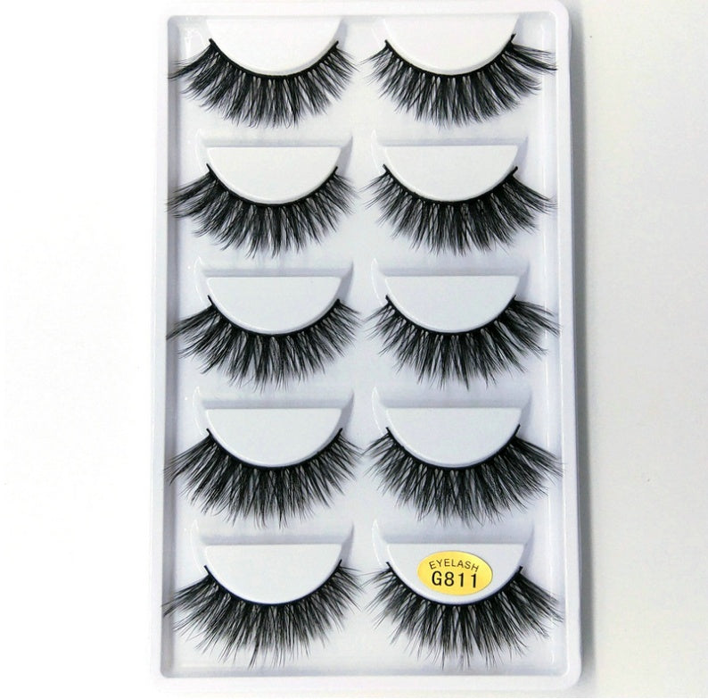 3D mink hair false eyelashes in a voluminous, layered style close-up