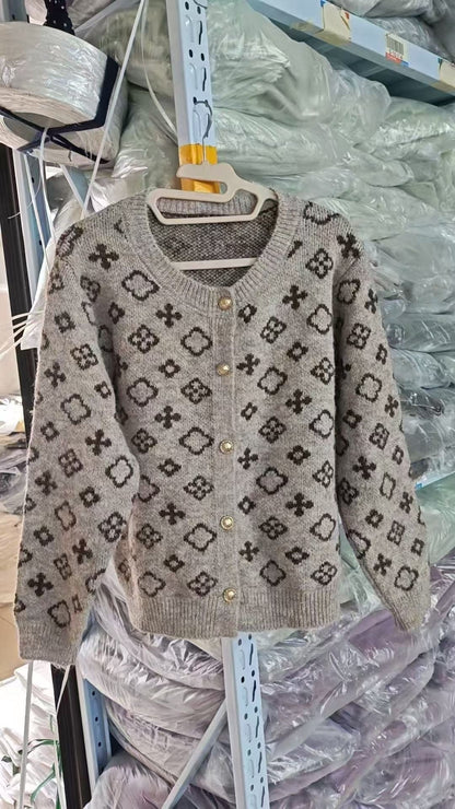 Fallwinter women's loose-fit vintage-style fashion sweater in a relaxed knit design