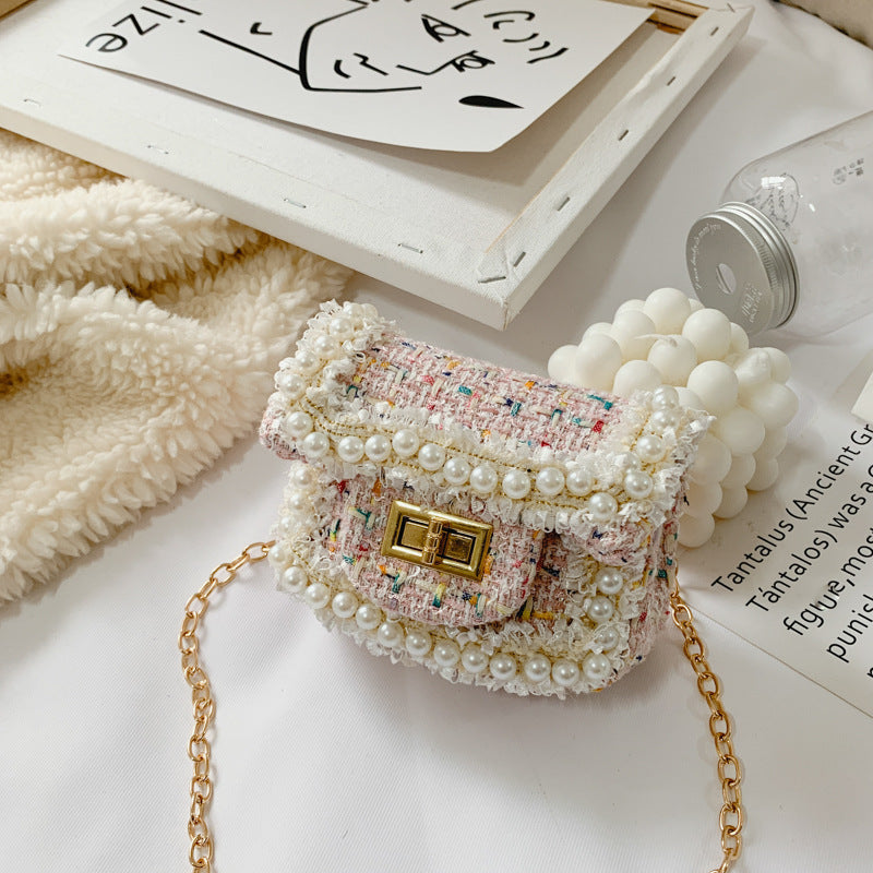 Children's diamond lattice chain crossbody bag with textured pattern and shoulder strap
